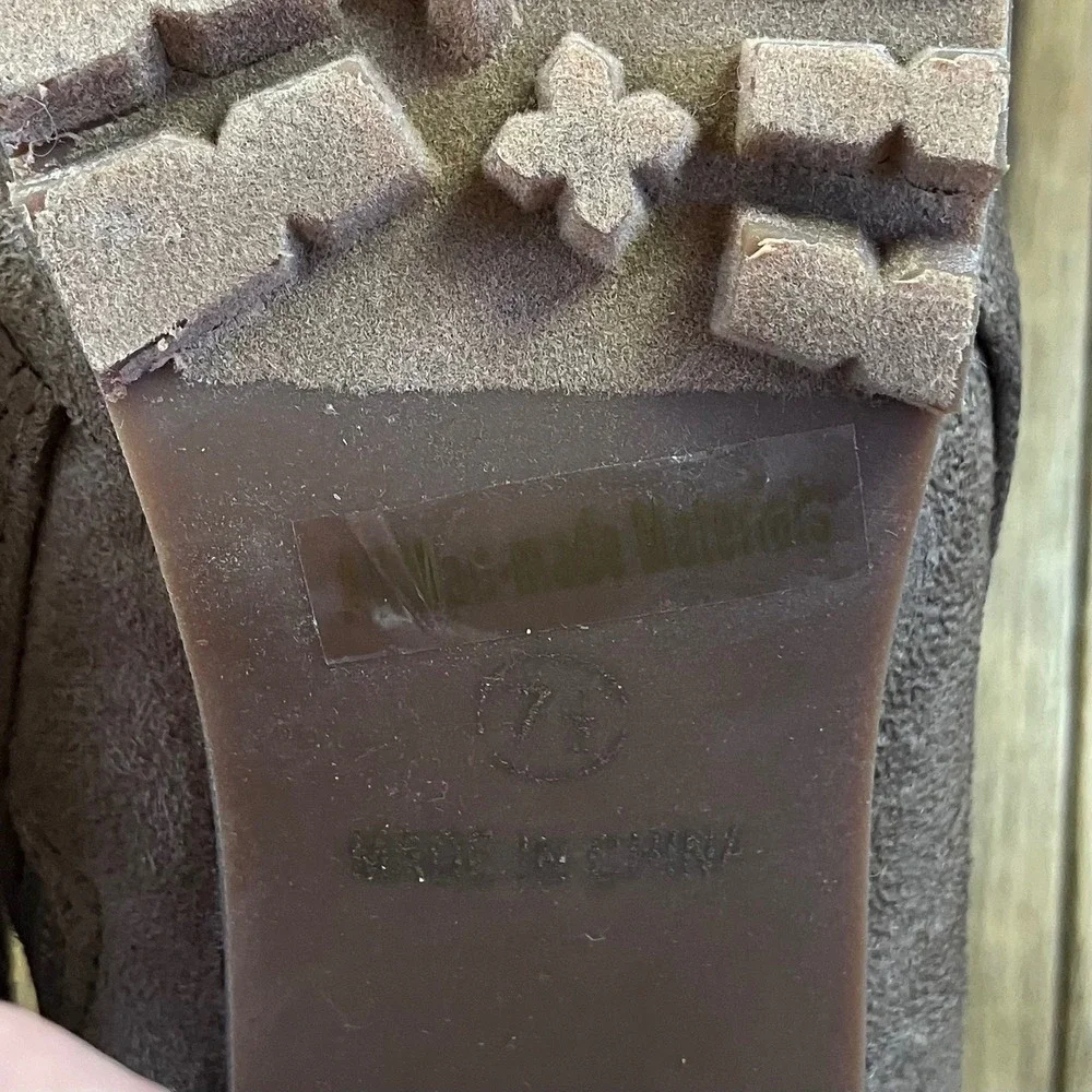 Taupe Suede Lug Sole Chunky Heel Ankle Boots Side Zip Chelsea Style 7 1/2 - Picture 6 of 6